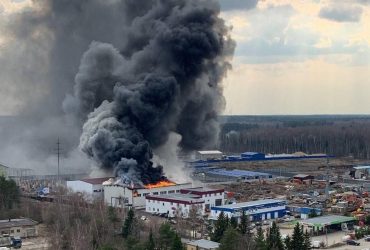 Під Москвою сталася бавовна: палає склад із запчастинами (відео)