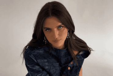 Представительница Великобритании на Евровидении-2023 опозорилась прямо на сцене (видео)