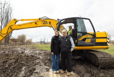 Елена Зеленская приехала в Бучу в неожиданном образе (фото)