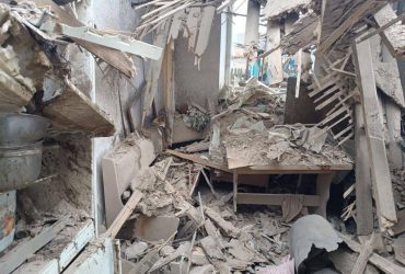 Россия ударила по жилым домам в Никополе: людей вытаскивали из-под завалов (фото)