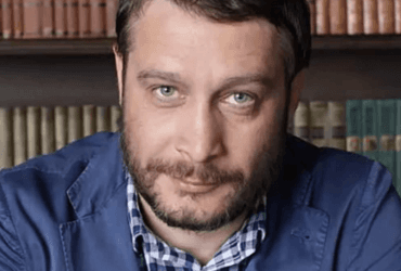 Помер письменник Багіров, який закликав бомбити Україну