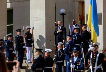 Шмыгаль на встрече с главой Пентагона призвал дать Украине истребители F-16 (видео)