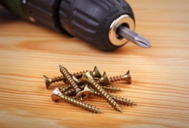 Скрипят полы: как решить проблему без вскрытия досок