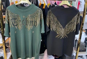 Лосини, рвані джинси і бомбер: 10 старомодних речей, від яких варто відмовитися в 2023