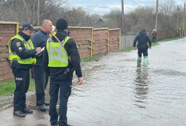 У Київській області трапилося стихійне лихо: у поліції показали фото та відео наслідків