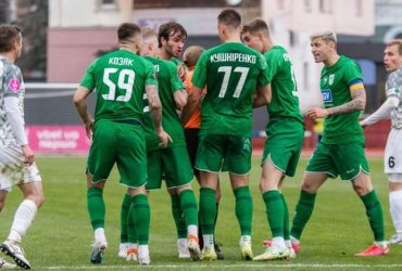 Украинского футболиста дисквалифицировали на полгода за то, что толкнул арбитра