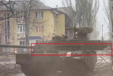 Росіяни продовжують ганьбитися: експерт показав перероблений танк Т-90 Прорив (фото)