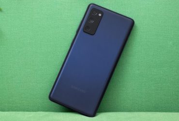 Складено топ смартфонів 2023 року, які довше за інших тримають заряд