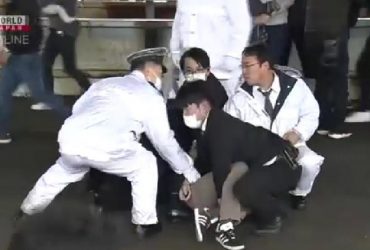 Під час виступу японського прем'єра прогримів вибух: що відомо (відео)