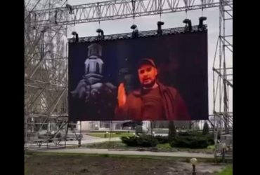 Ми всі воскреснемо: в центрі Мелітополя транслюють привітання мертвого Татарського