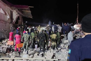 Через вибух газового балона в казахстанському місті обвалився під'їзд будинку (відео)