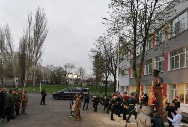 У Маріуполі росіяни встановили пам’ятник генералу, який брав участь в окупації міста