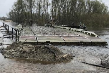 In the Kyiv region, they are actively fighting the consequences of the flood: the erected pontoon was shown in the Armed Forces of Ukraine (photo)