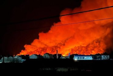 В російській Тюмені вирує масштабна пожежа (фото, відео)