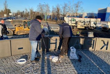 К годовщине освобождения Киевской области в Буче установили мемориал Защитникам, созданный из металла Метинвеста (фото)