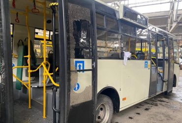 Россия обстреляла автобусный парк в Херсоне (фото)
