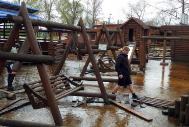 Не удается удерживать уровень Днепра: в КГГА объяснили причины потопа в Киеве