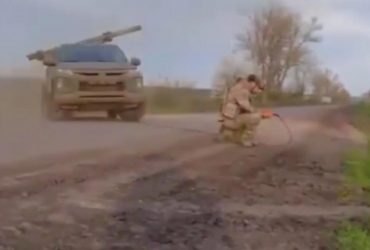 Збувся страх росіян: ЗСУ обстріляли окупантів з бандеромобіля (відео)