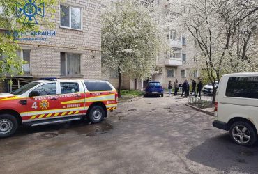 У Вінниці з вікна чкурнула маленька дитина: дівчинка в реанімації (фото)