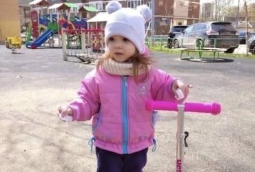 Під Москвою жінка з ЛНР викинула доньку з вікна і стрибнула сама (відео)