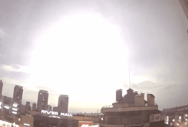 Не супутник NASA: названо ймовірну причину спалахів над Києвом (фото)