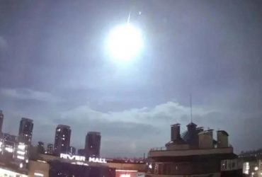 Только что прибыл в Киев: в Украине продают свеженький метеорит (фото)