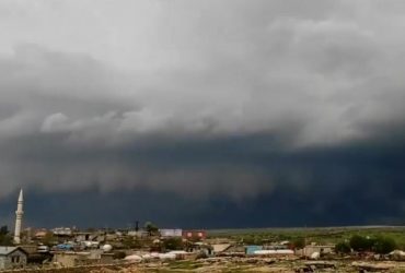 Постраждалі від землетрусу райони Туреччини накрив потужний смерч (відео)