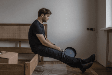 Російські зірки-вигнанці закосплеїли українських біженців: мережа лютує (фото)