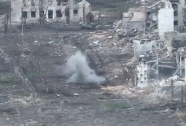 Робив хлопцям нерви: морпіхи показали яскраве відео знищення танка росіян разом з екіпажем