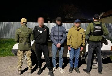 На Закарпатті прикордонники затримали 11 чоловіків, які намагалися втекти з України