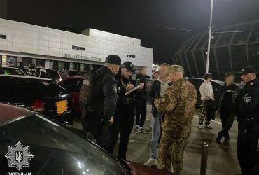 Автомат теж можна прокачати і протюнити: в Києві роздавали повістки дрифтерам