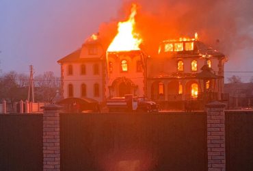 На Буковині горіла церква УПЦ МП, палія вже затримали (фото, відео)