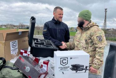 Военнослужащие под Бахмутом получили от Стального фронта дроны, противогазы и приборы ночного видения