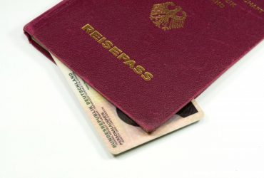 Германия окончательно одобрила облегчение получения гражданства для мигрантов