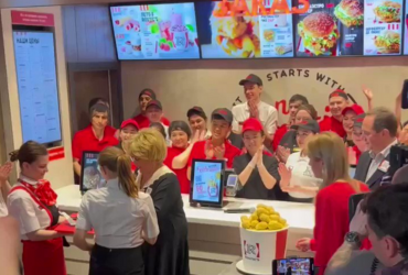 Не Вкусно и точка єдиним: в Росії відкривається замінник KFC (відео)