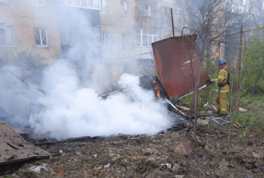 Оккупанты обстреляли Никопольский район, пострадали люди (фото)