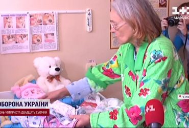 Знущається та хоче довести до самогубства – у найстаршої матері України забрали доньку