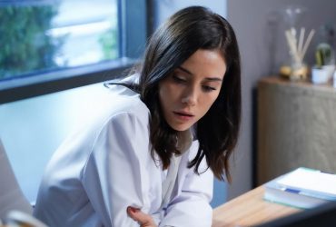 Хвиля хейту та вагітність акторки: 10 цікавих фактів про турецький серіал Невірний