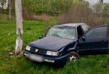 На Київщині нетверезий водій збив пішохода та влетів в опору (фото)