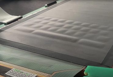 Инженеры из США разработали экран, который умеет выращивать на себе кнопки (видео)