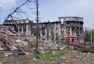 Віце-прем'єр РФ примарно відвідав Бахмут й наобіцяв небаченого (відео)