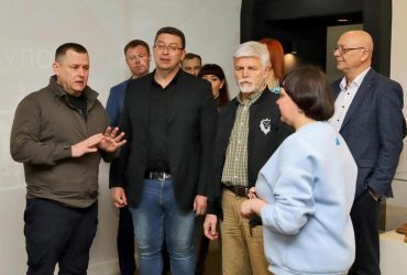 Петр Павел відвідав Дніпро після ракетного удару РФ (фото)