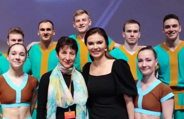 Любовница Путина "вышла в свет": ей пришлось срочно менять гардероб (фото)