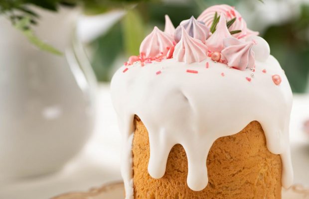 Не кришиться і не липне: 3 рецепти ідеальної желатинової глазурі