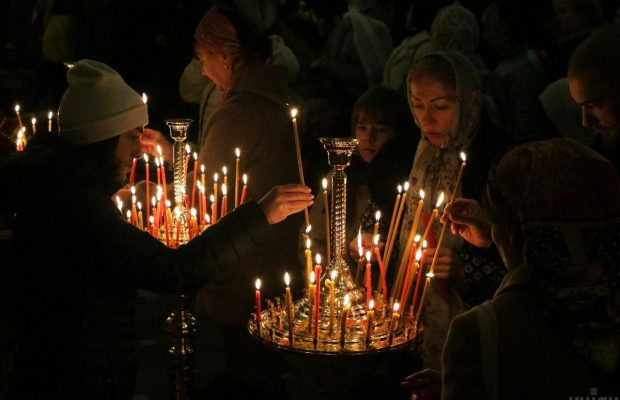 Українці зустріли Великдень: як у лаврі відзначили Воскресіння Христове (фоторепортаж)