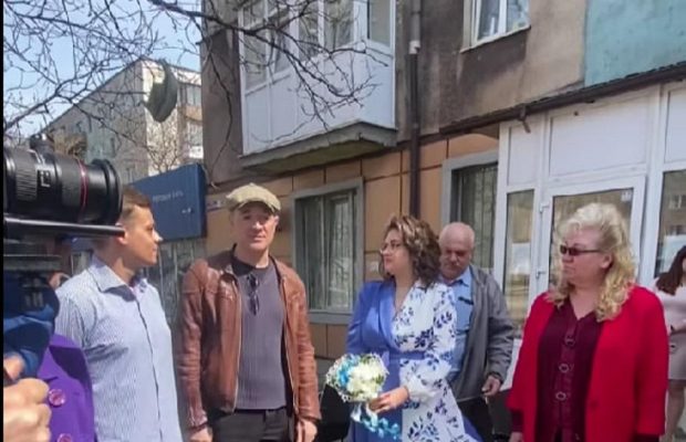 Російський актор Бероєв заявився в Маріуполь і відвідав "весілля" (фото)