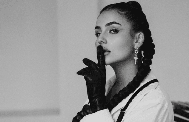 Трінчер жахнула своїм обличчям після операції: "Неможливо дивитися"
