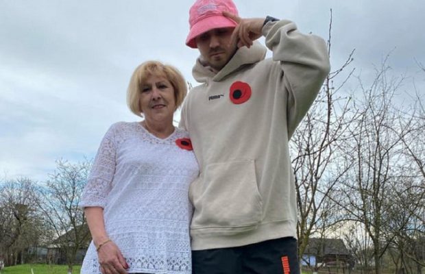 Мати фронтмена Kalush Orchestra працює продавчинею у кіоску: "Суть не в грошах"