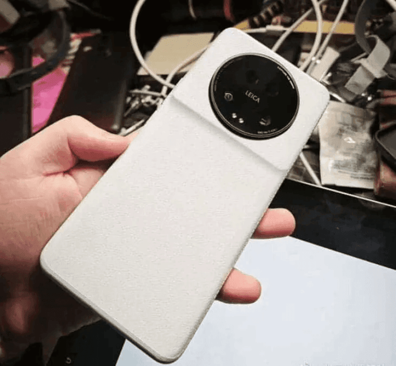 Xiaomi 13 Ultra с огромным блоком камер показали на фото