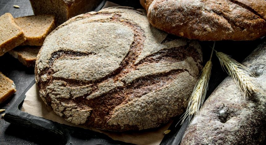 Рецепт из бабушкиного блокнота: как испечь вкусный и мягкий хлеб дома